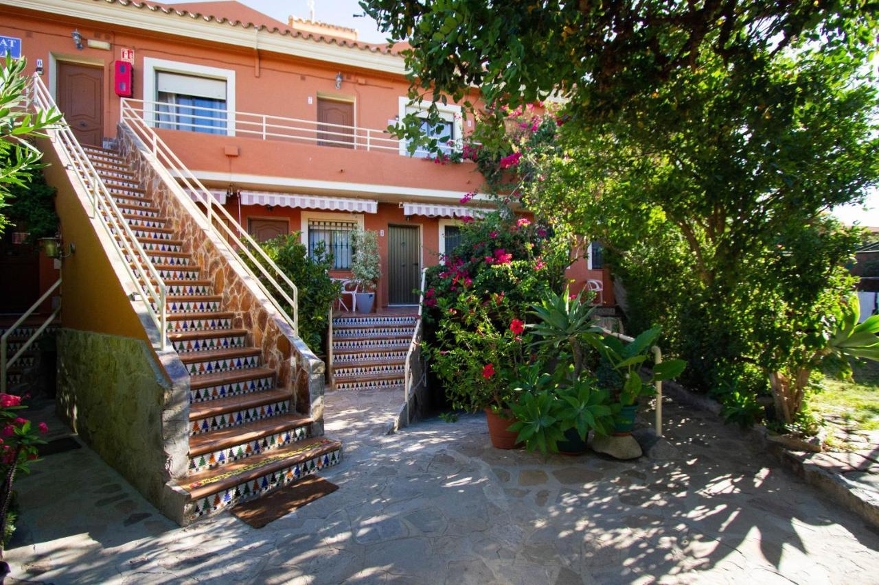 Apartamentos Turisticos Trajano Bolonia Exterior photo